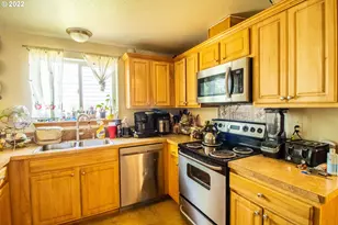 2719 SE 136th Pl, Portland, OR 97236 - Photo 12