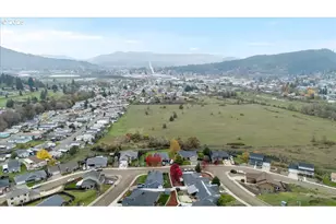 635 Valley Vista St, Sutherlin, OR 97479 - Photo 28