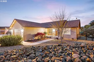 635 Valley Vista St, Sutherlin, OR 97479 - Photo 2