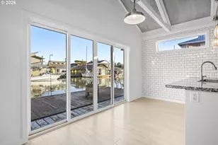 252 N Tomahawk Dr, Portland, OR 97217 - Photo 4