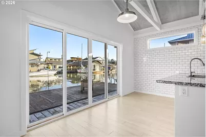 252 N Tomahawk Drive, Portland, OR 97217 - Photo 8