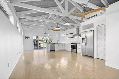 252 N Tomahawk Drive, Portland, OR 97217 - Photo 2