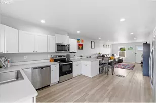 847 W Oak St, Lebanon, OR 97355 - Photo 6