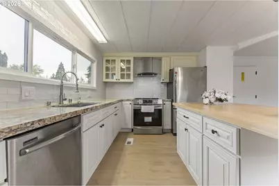 570 N 10th Ave #6, Cornelius, OR 97113 - Photo 8