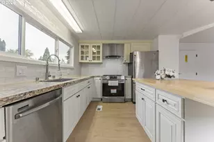 570 N 10th Ave, Cornelius, OR 97113 - Photo 8