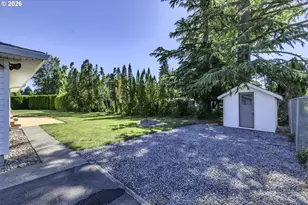 704 NE Linden Ave, Hillsboro, OR 97124 - Photo 28
