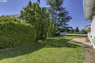 704 NE Linden Ave, Hillsboro, OR 97124 - Photo 32