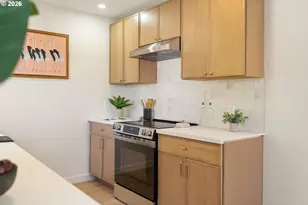 1905 NE Saratoga St, Portland, OR 97211 - Photo 8