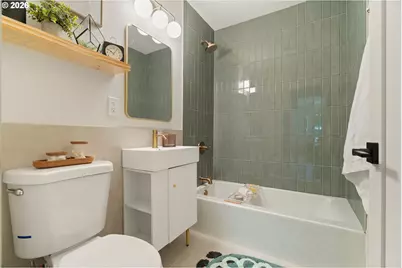 1905 NE Saratoga St, Portland, OR 97211 - Photo 4