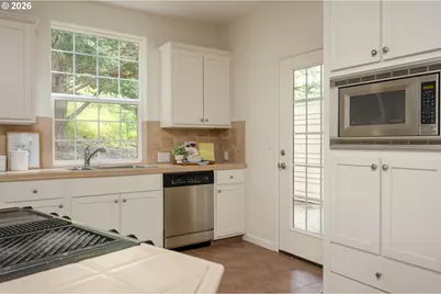5575 Summerlinn Way, West Linn, OR 97068 - Photo 10