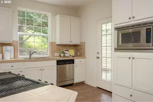 5575 Summerlinn Way, West Linn, OR 97068 - Photo 10