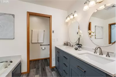 5525 NW Peregrine Pl, Portland, OR 97229 - Photo 26