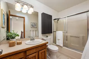 5525 NW Peregrine Pl, Portland, OR 97229 - Photo 32