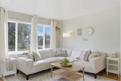 18121 SE Lincoln St, Portland, OR 97233 - Photo 10