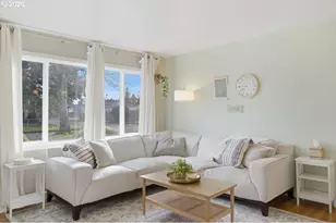 18121 SE Lincoln St, Portland, OR 97233 - Photo 10