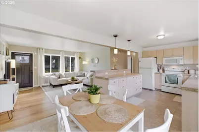18121 SE Lincoln St, Portland, OR 97233 - Photo 16