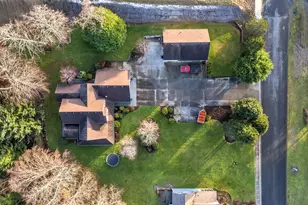 702 SW Juniper Ave, Warrenton, OR 97146 - Photo 6