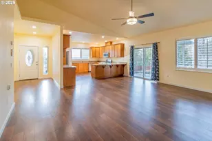 1851 NE Alameda Ave, Roseburg, OR 97470 - Photo 4