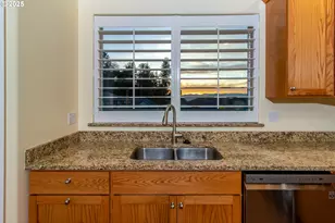 1851 NE Alameda Ave, Roseburg, OR 97470 - Photo 6