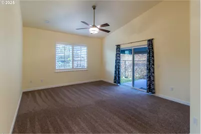 1851 NE Alameda Ave, Roseburg, OR 97470 - Photo 10