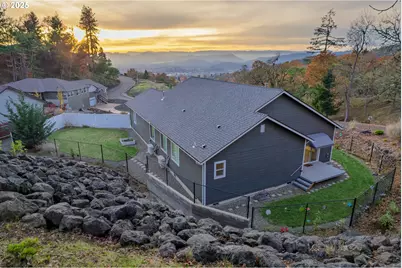 1851 NE Alameda Ave, Roseburg, OR 97470 - Photo 24