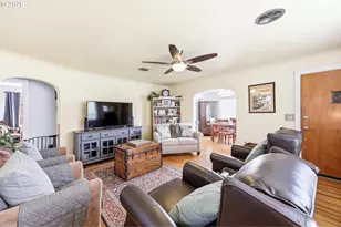 583 17th St, Springfield, OR 97477 - Photo 10
