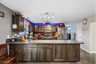 995 Kintzley Ave, Springfield, OR 97478 - Photo 12