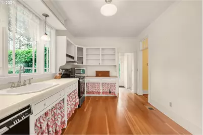 608 Locust St, Oakland, OR 97462 - Photo 16