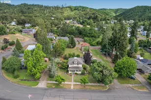 608 Locust St, Oakland, OR 97462 - Photo 2