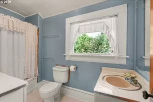 608 Locust St, Oakland, OR 97462 - Photo 24