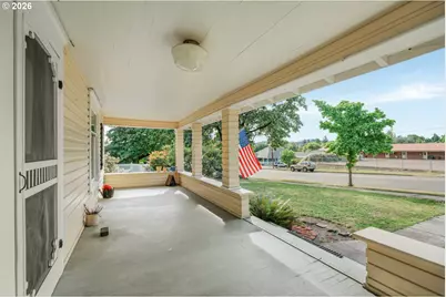 608 Locust St, Oakland, OR 97462 - Photo 26