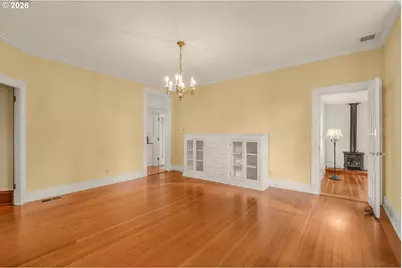 608 Locust St, Oakland, OR 97462 - Photo 8