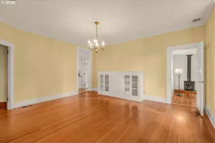 608 Locust St, Oakland, OR 97462 - Photo 8