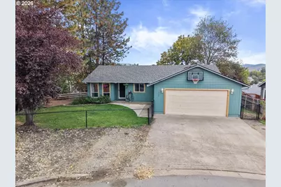 125 Aloha Ct, Roseburg, OR 97471 - Photo 2