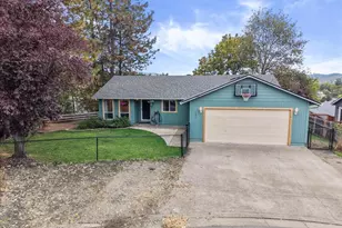125 Aloha Ct, Roseburg, OR 97471 - Photo 2