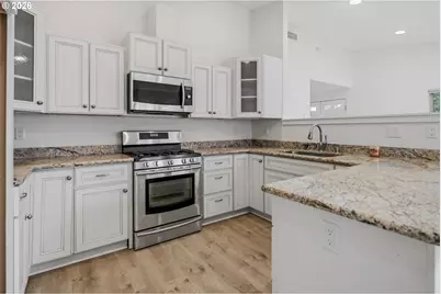 1397 Bonniebrae Dr, Lake Oswego, OR 97034 - Photo 12