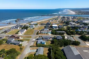 865 SW Newport Ave, Bandon, OR 97411 - Photo 4