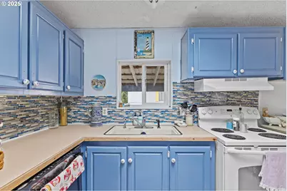 1050 N Cedar Point Rd #B06, Coquille, OR 97423 - Photo 20