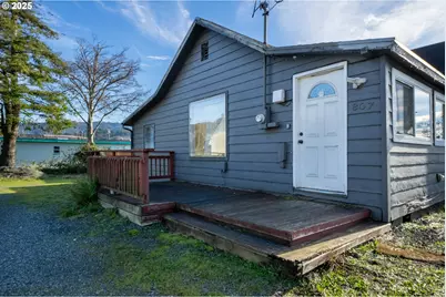 807 Garibaldi Ave, Garibaldi, OR 97118 - Photo 2