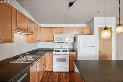 15320 NW Central Dr #317, Portland, OR 97229 - Photo 12