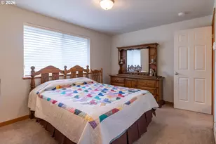 867 N Summerwood St, Roseburg, OR 97471 - Photo 14