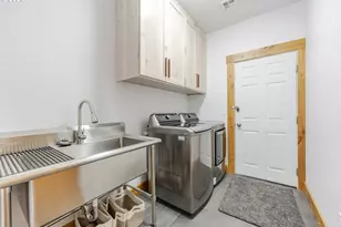 47555 McKenzie Hwy, Vida, OR 97488 - Photo 20