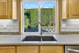 535 NE 24th St, Gresham, OR 97030 - Photo 10