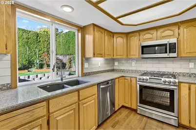 535 NE 24th St, Gresham, OR 97030 - Photo 8