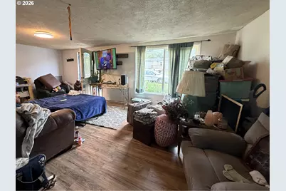 1021 Hill St, Myrtle Creek, OR 97457 - Photo 2