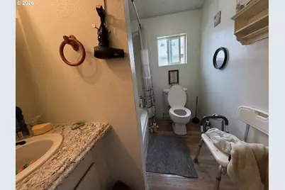 1021 Hill St, Myrtle Creek, OR 97457 - Photo 8