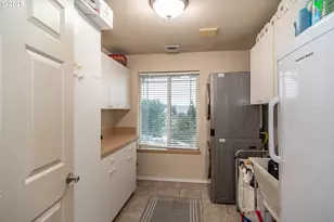 1540 NW Avery St, Roseburg, OR 97471 - Photo 10