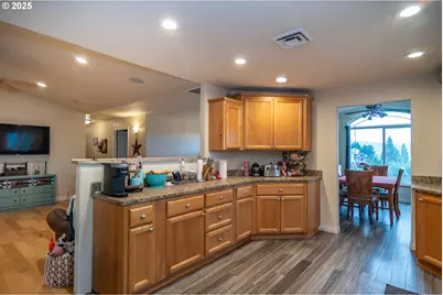 1540 NW Avery St, Roseburg, OR 97471 - Photo 8