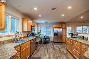 1540 NW Avery St, Roseburg, OR 97471 - Photo 6