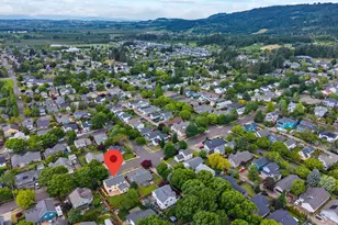 3220 N Knoll Dr, Newberg, OR 97132 - Photo 46